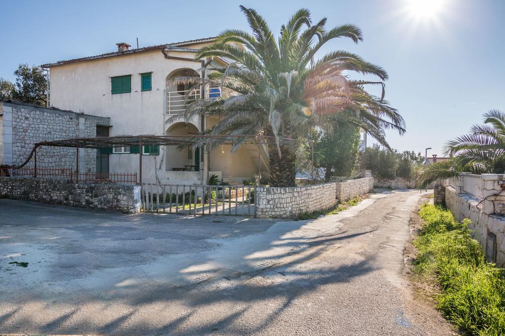 Apartment Srecko Vinišće Buitenkant foto