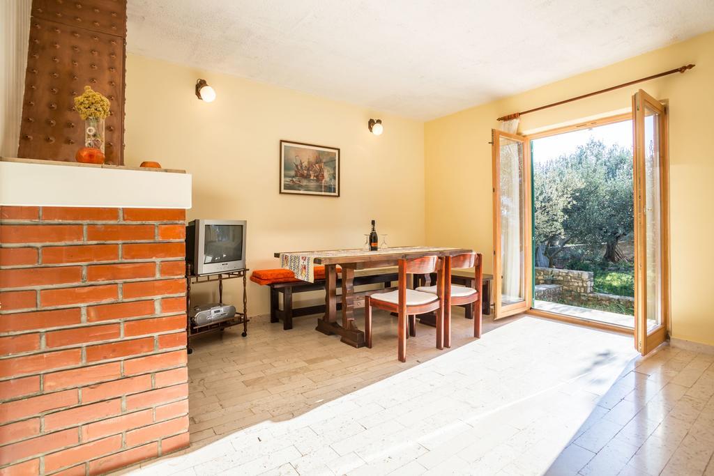 Apartment Srecko Vinišće Buitenkant foto