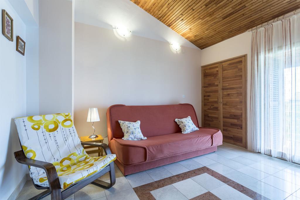Apartment Srecko Vinišće Buitenkant foto