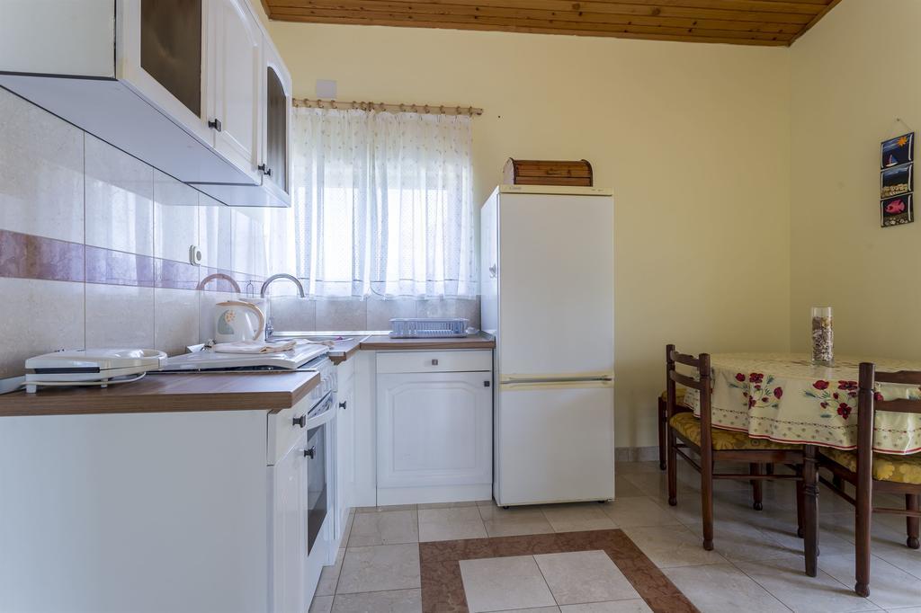 Apartment Srecko Vinišće Buitenkant foto