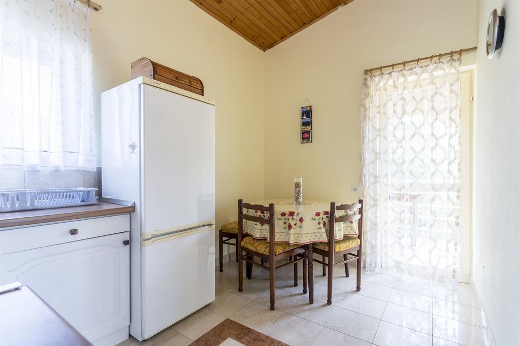 Apartment Srecko Vinišće Buitenkant foto