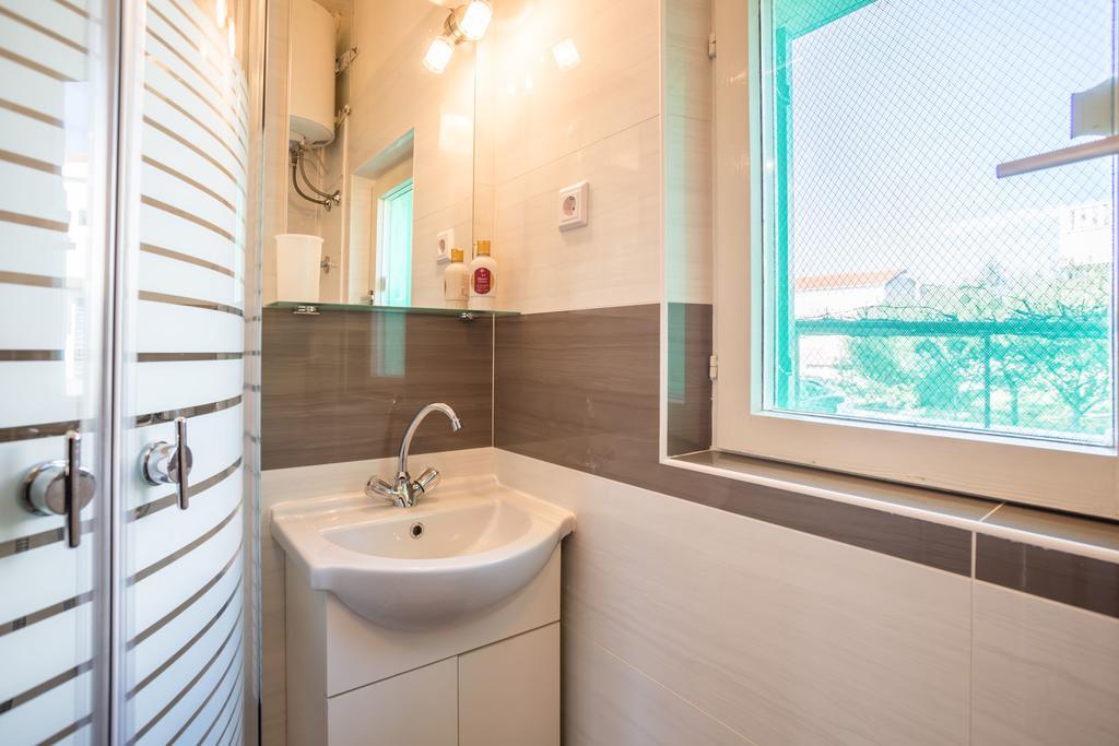 Apartment Srecko Vinišće Buitenkant foto